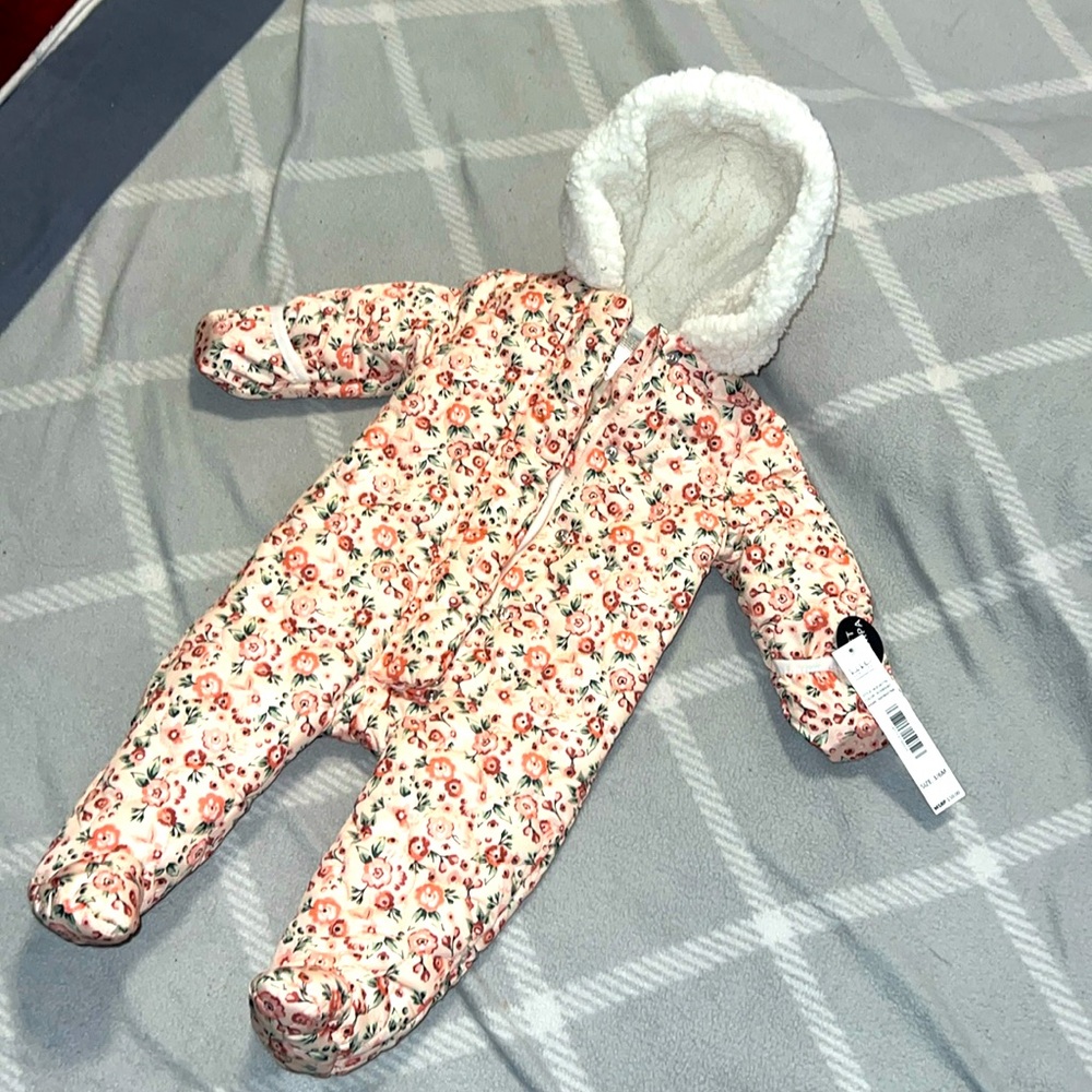 BABY WINTER βοΈSNOWSUIT Fits (9MNTHS)
HEAVY WEIGHT COMFORT